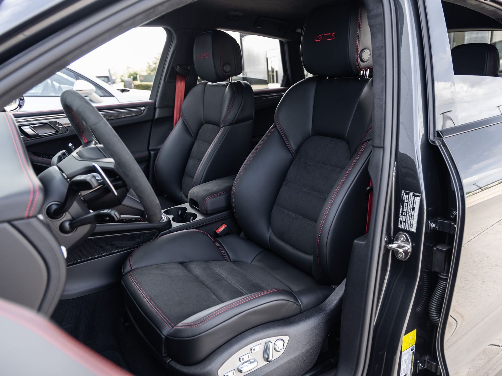 2026 Porsche Macan Macan GTS