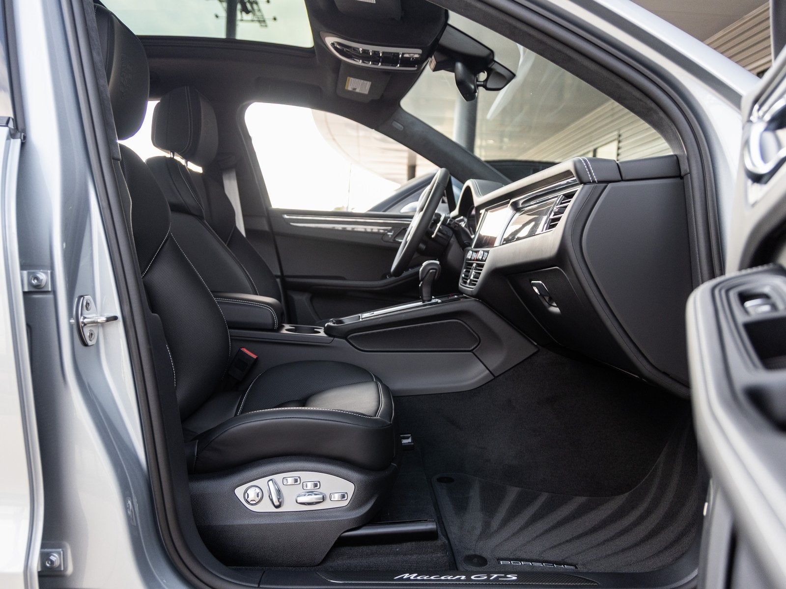 2026 Porsche Macan Macan GTS