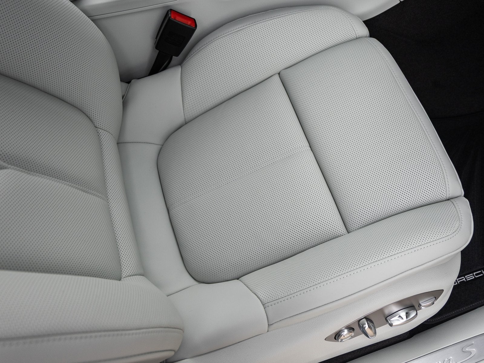 2026 Porsche Macan Macan S