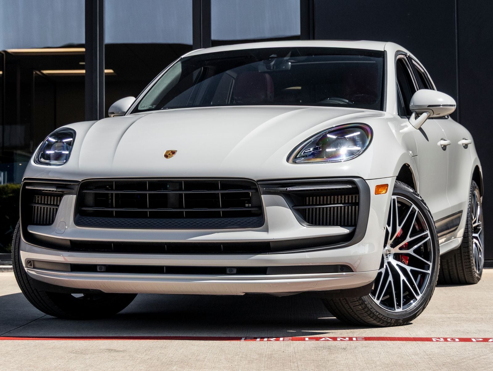2022 Porsche Macan S's photo