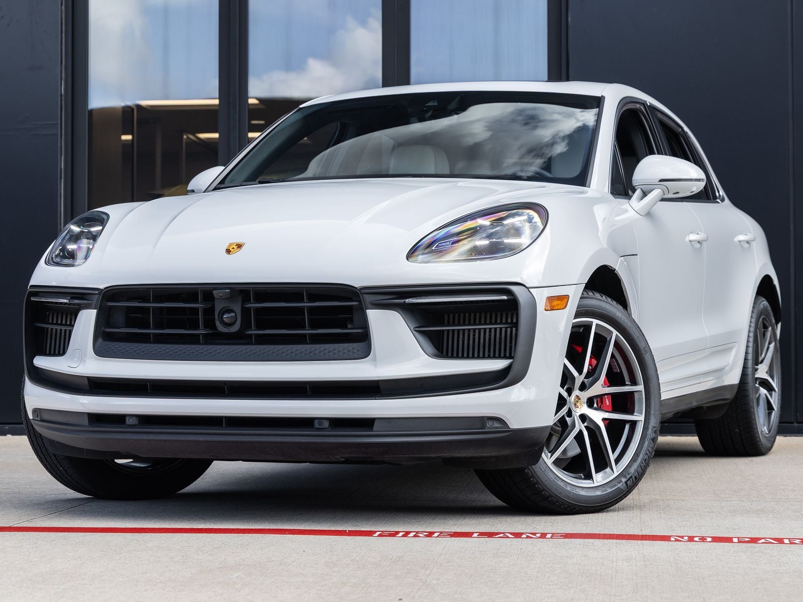2022 Porsche Macan S's photo