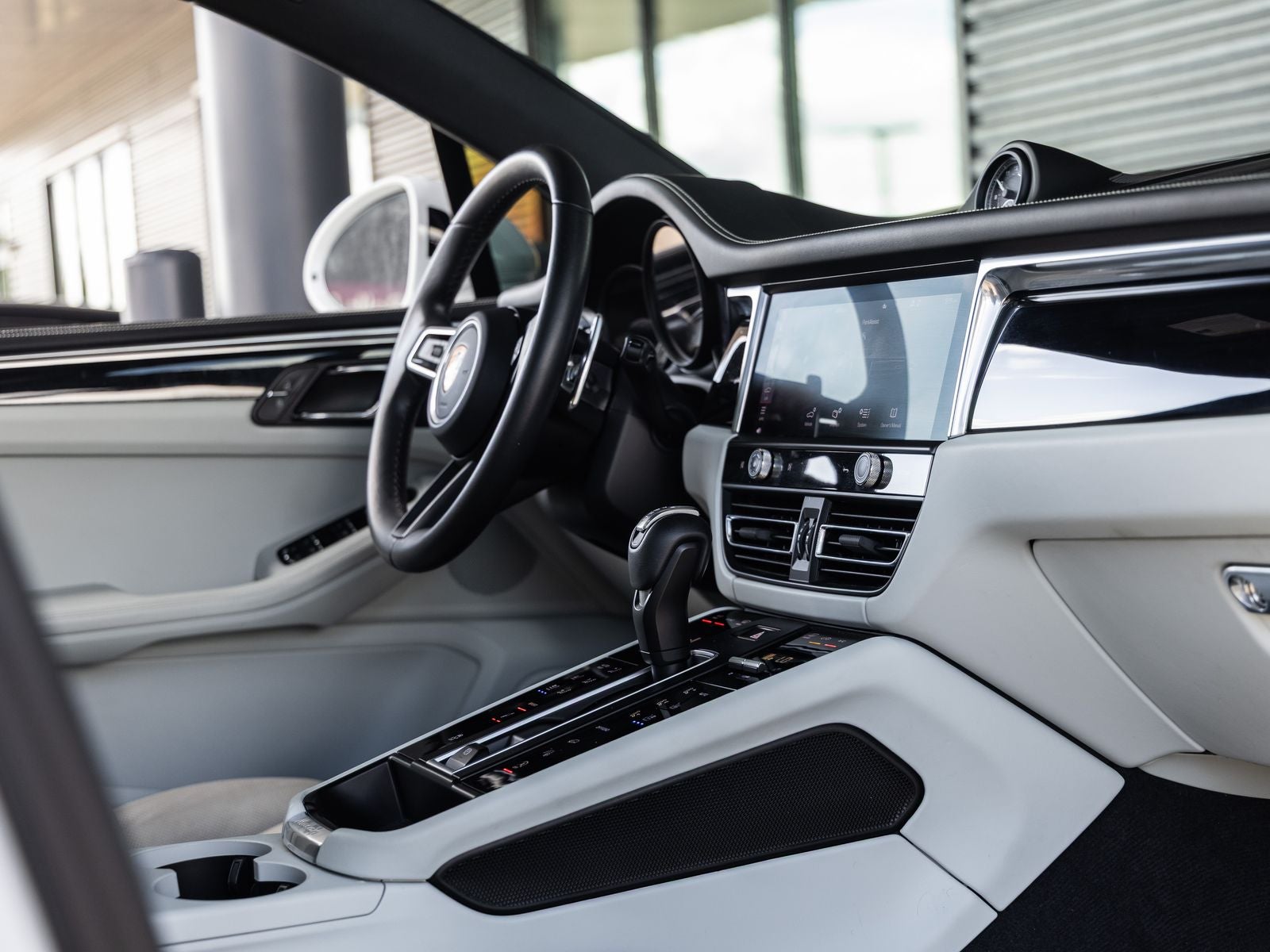 2022 Porsche Macan S