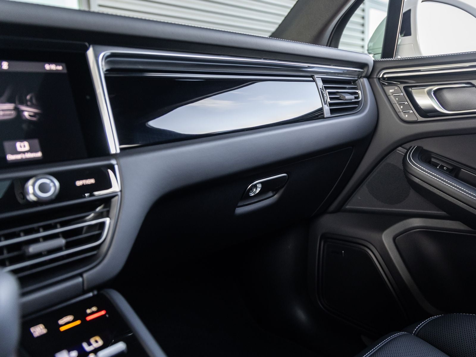 2026 Porsche Macan Macan S