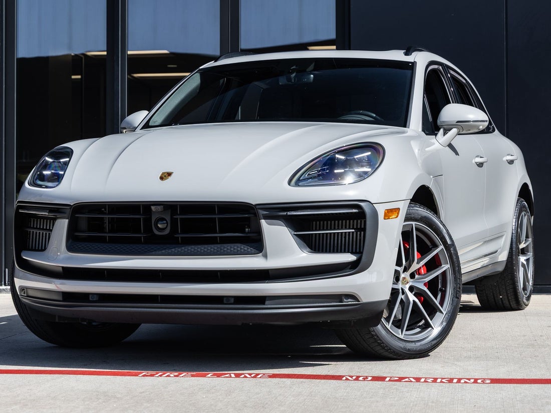 2024 Porsche Macan S — photo 1 of 47