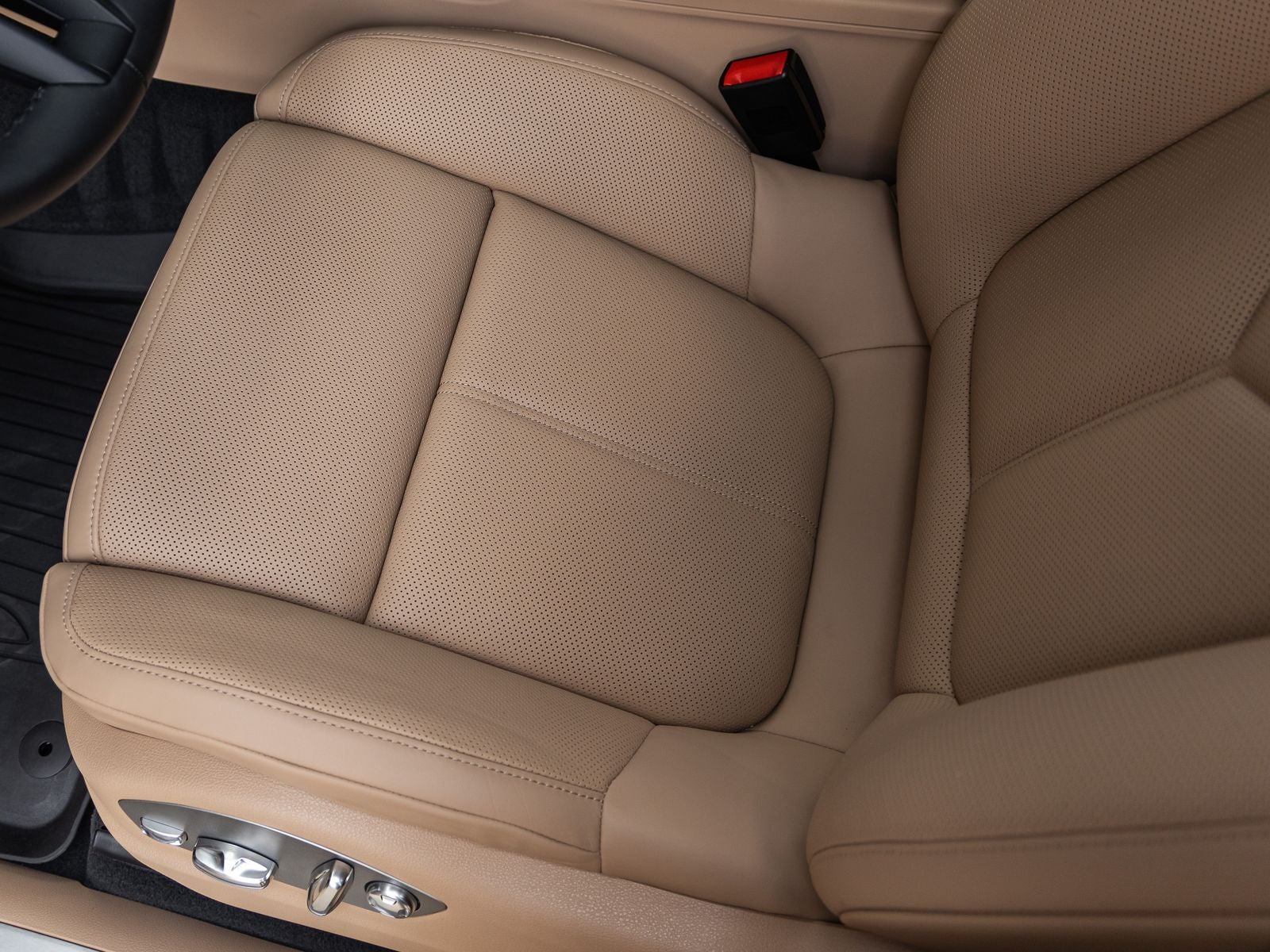 2025 Porsche Macan S