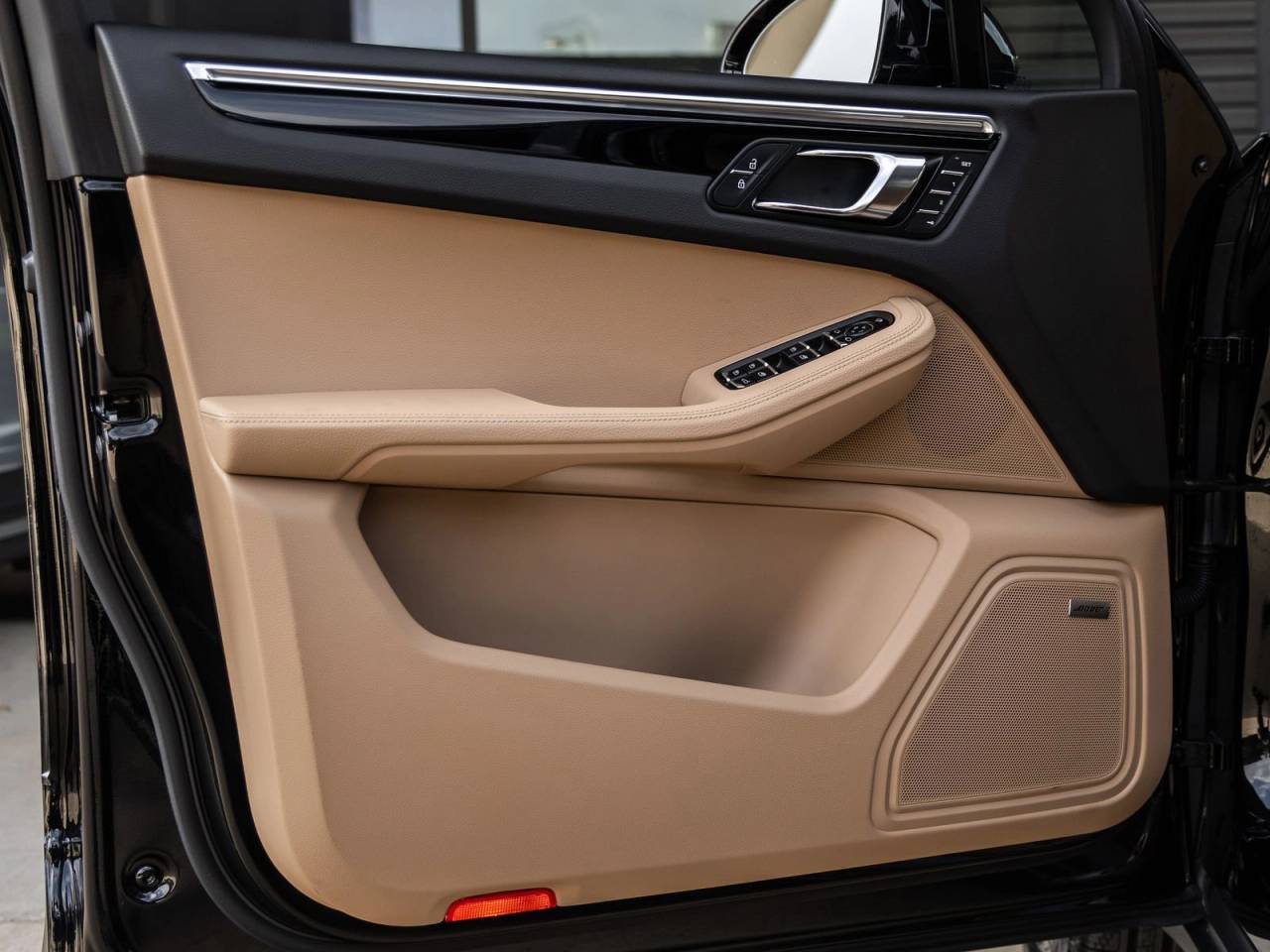 2025 Porsche Macan S