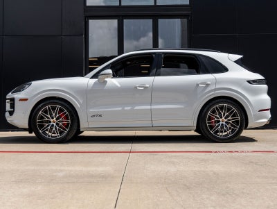 2026 Porsche Cayenne GTS