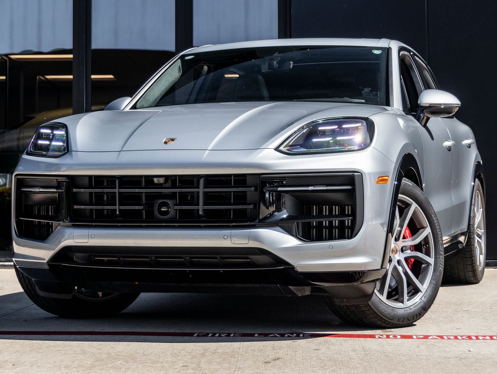 2025 Porsche Cayenne GTS's photo