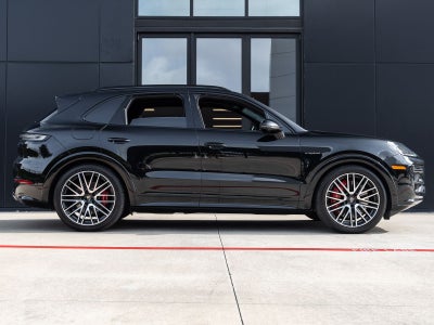 2025 Porsche Cayenne Turbo E-Hybrid
