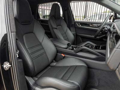 2025 Porsche Cayenne Turbo E-Hybrid