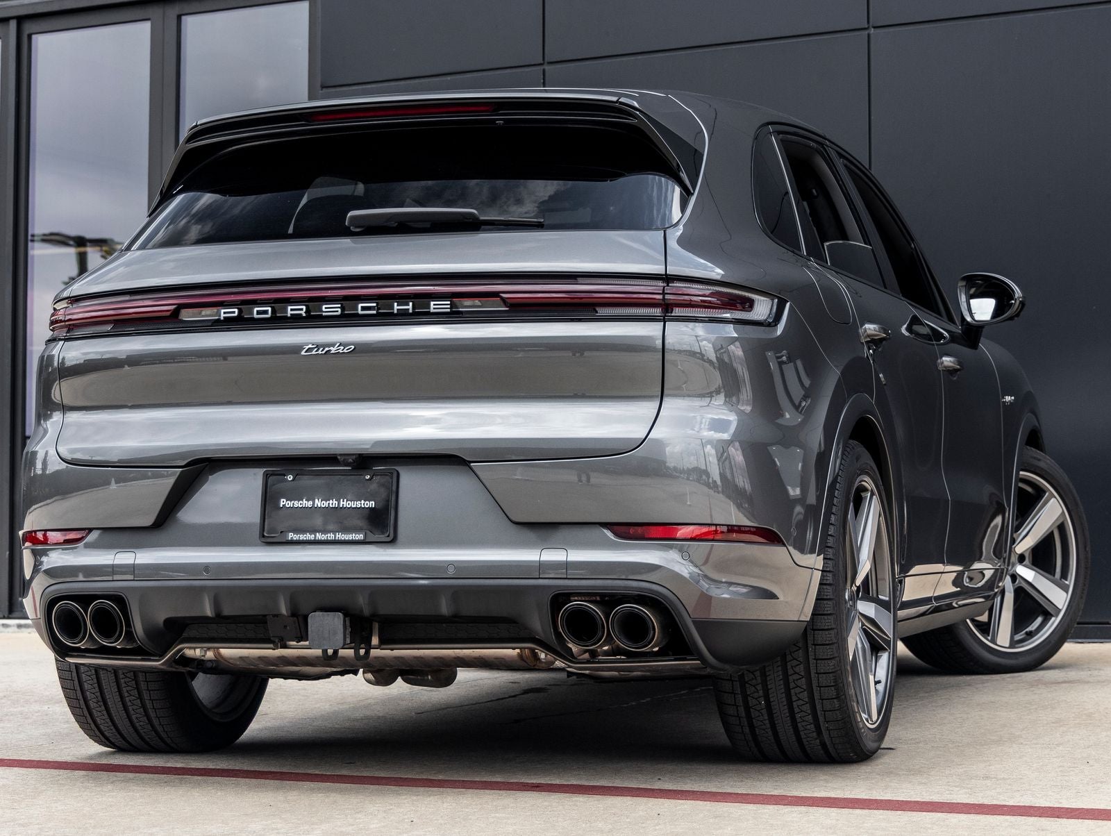 2025 Porsche Cayenne Turbo E-Hybrid - Photo 11
