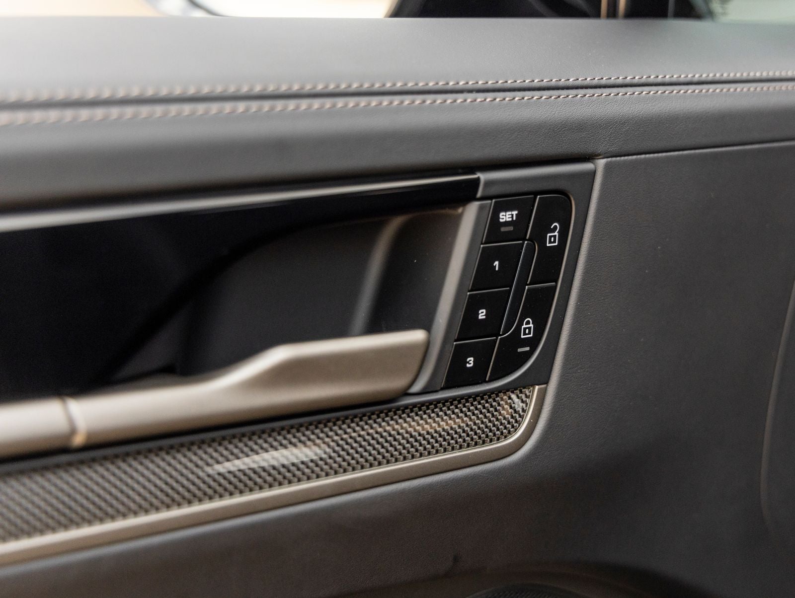 2025 Porsche Cayenne Turbo E-Hybrid - Photo 21