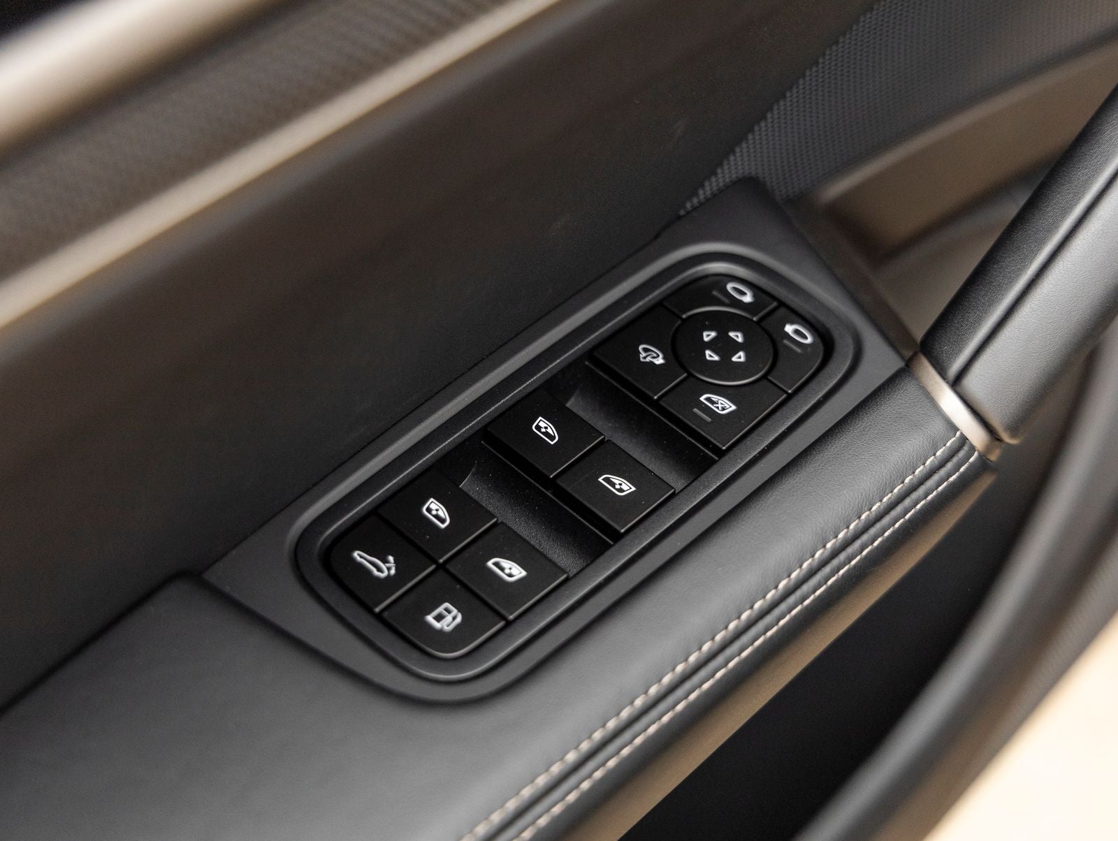 2025 Porsche Cayenne Turbo E-Hybrid - Photo 22