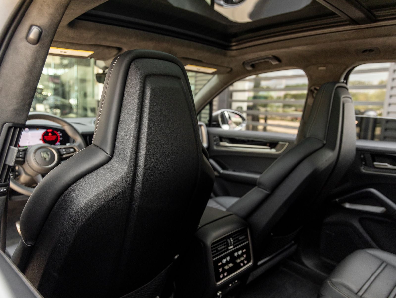 2025 Porsche Cayenne Turbo E-Hybrid - Photo 28