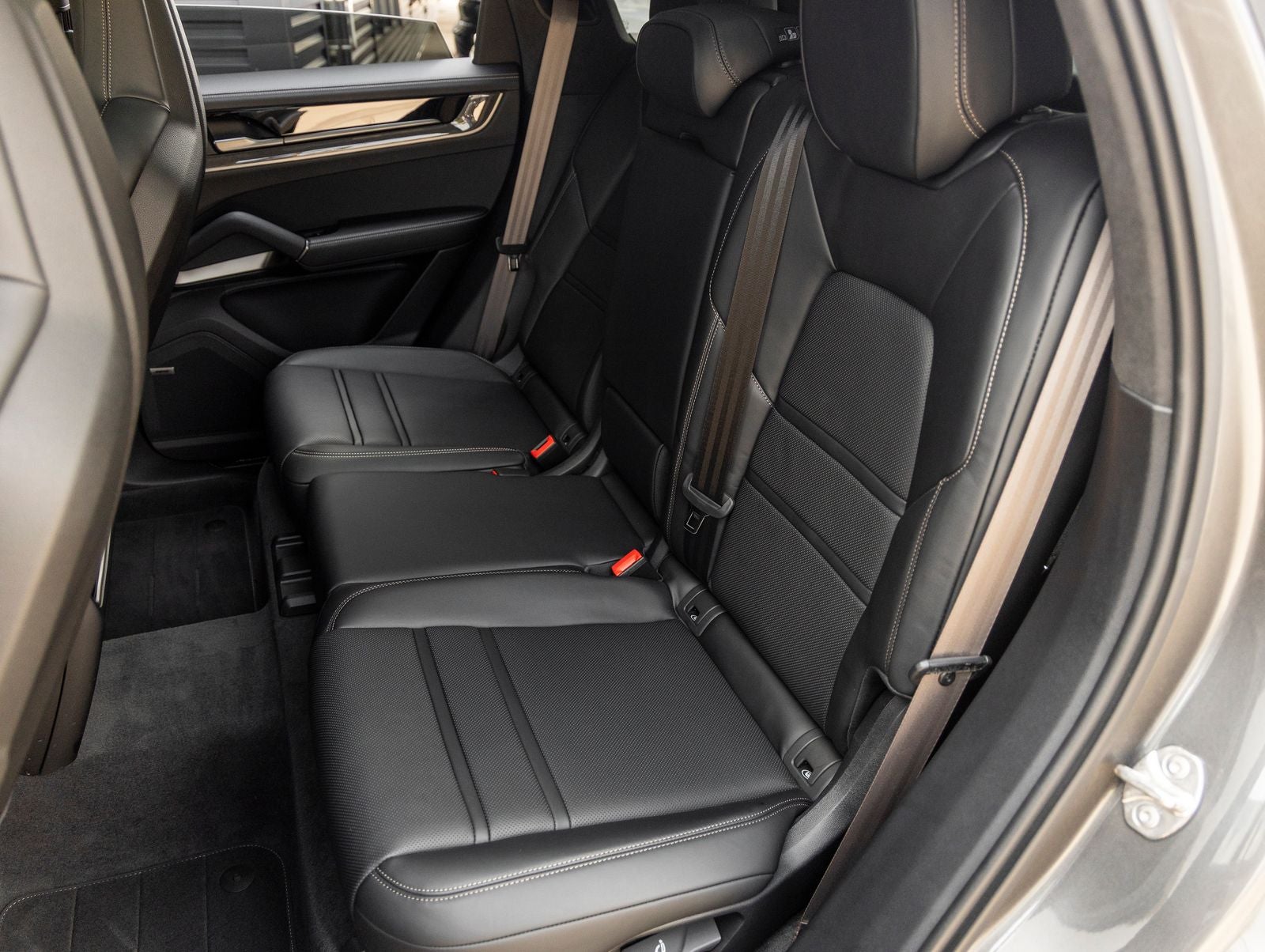 2025 Porsche Cayenne Turbo E-Hybrid - Photo 37