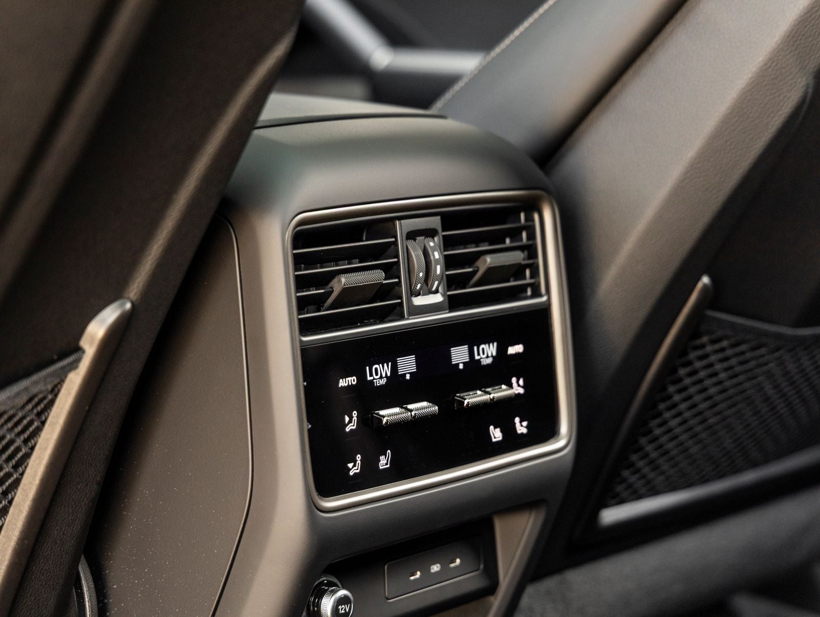 2025 Porsche Cayenne Turbo E-Hybrid - Photo 38