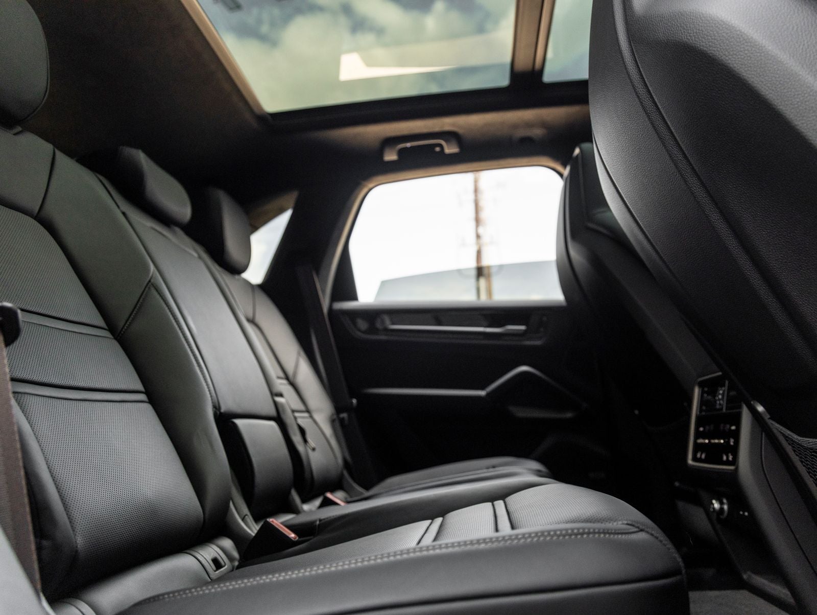 2025 Porsche Cayenne Turbo E-Hybrid - Photo 41