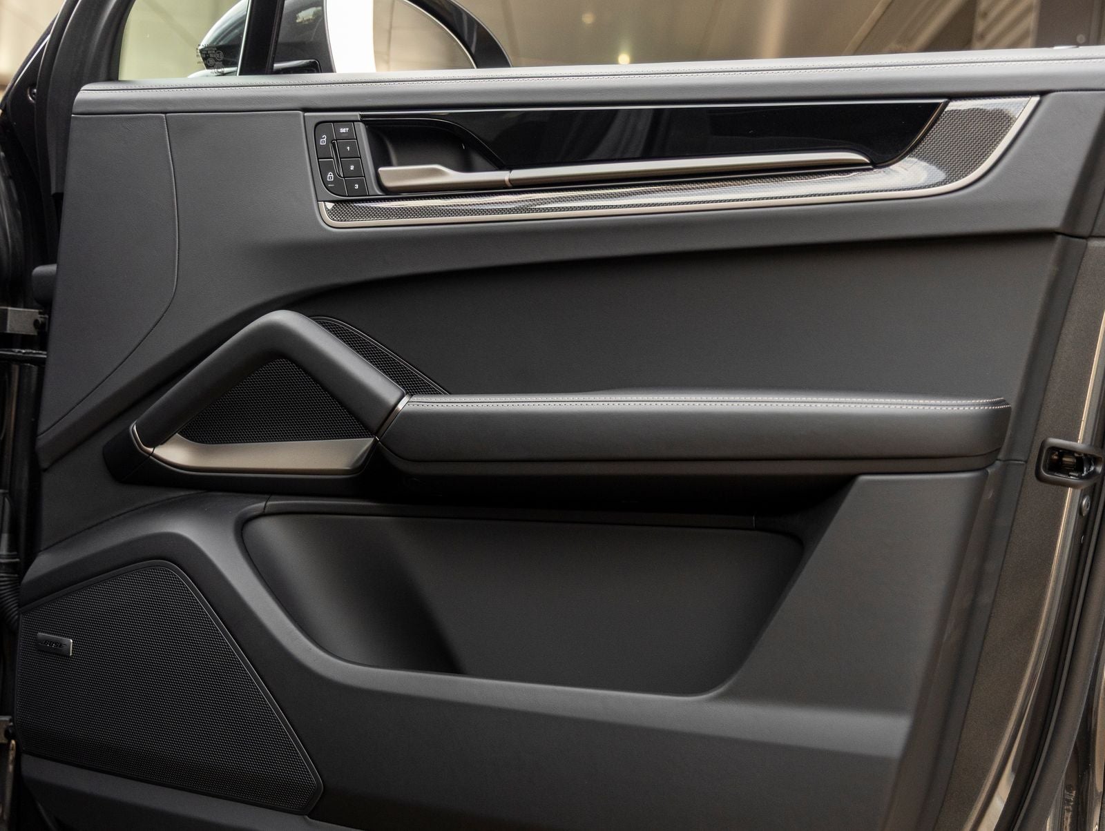 2025 Porsche Cayenne Turbo E-Hybrid - Photo 43