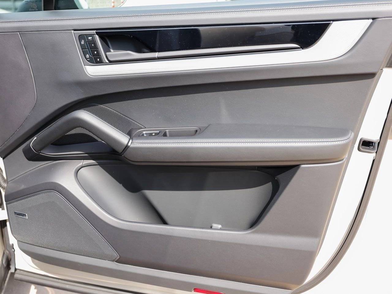 2025 Porsche Cayenne E-Hybrid Coupe