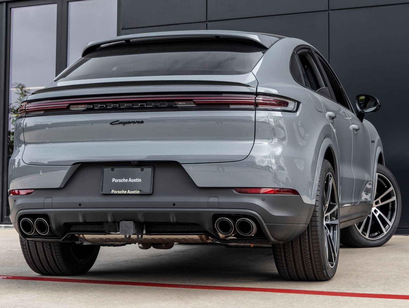 2025 Porsche Cayenne Coup E-Hybrid - Photo 11
