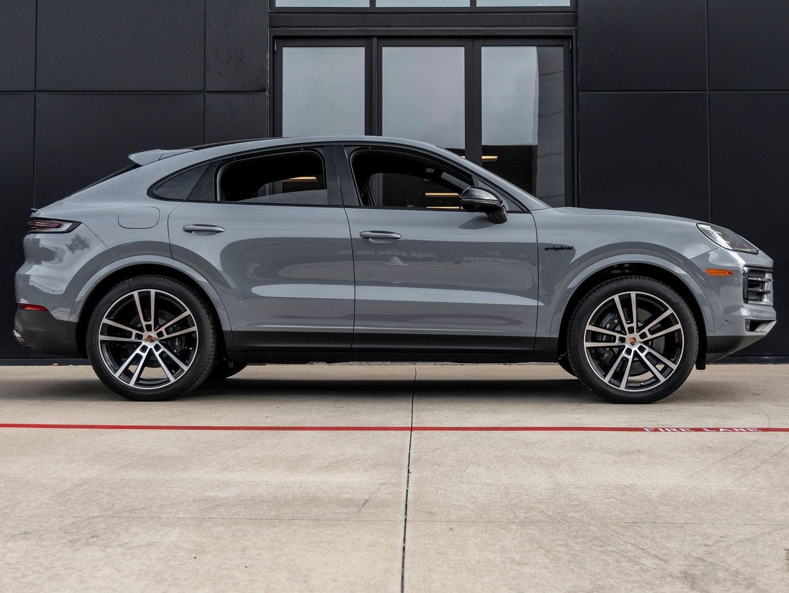 2025 Porsche Cayenne Coup E-Hybrid - Photo 12