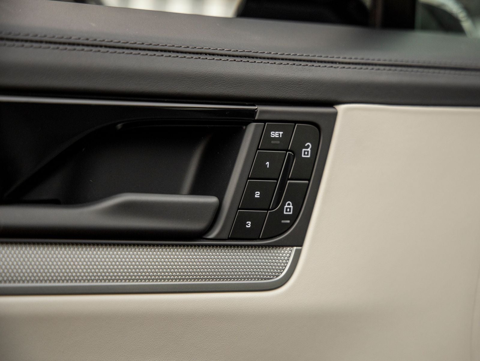 2025 Porsche Cayenne Coup E-Hybrid - Photo 21