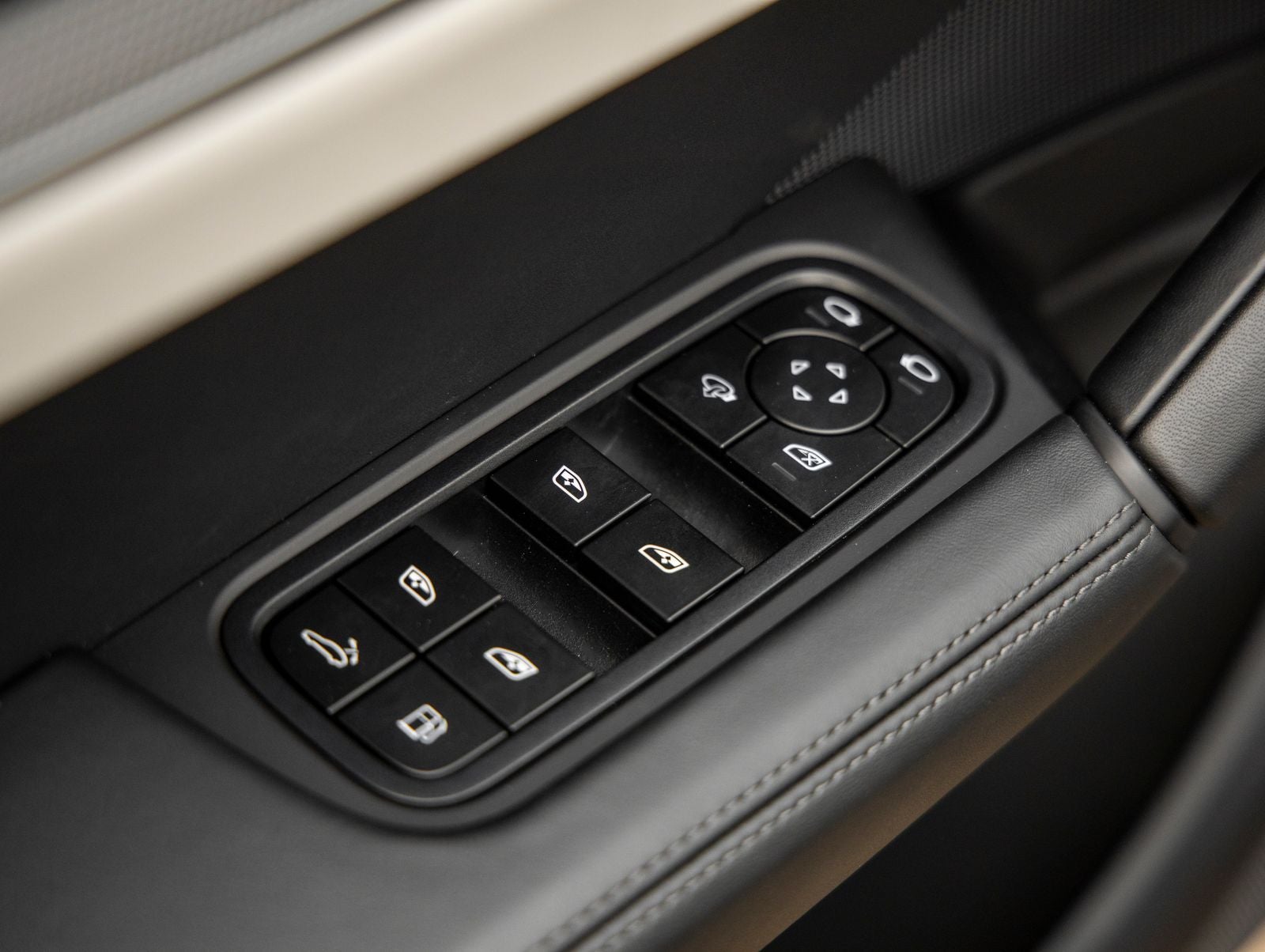 2025 Porsche Cayenne E-Hybrid Coupe