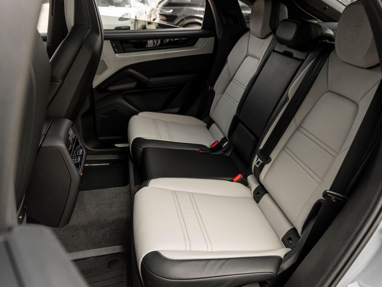 2025 Porsche Cayenne Coup E-Hybrid - Photo 36