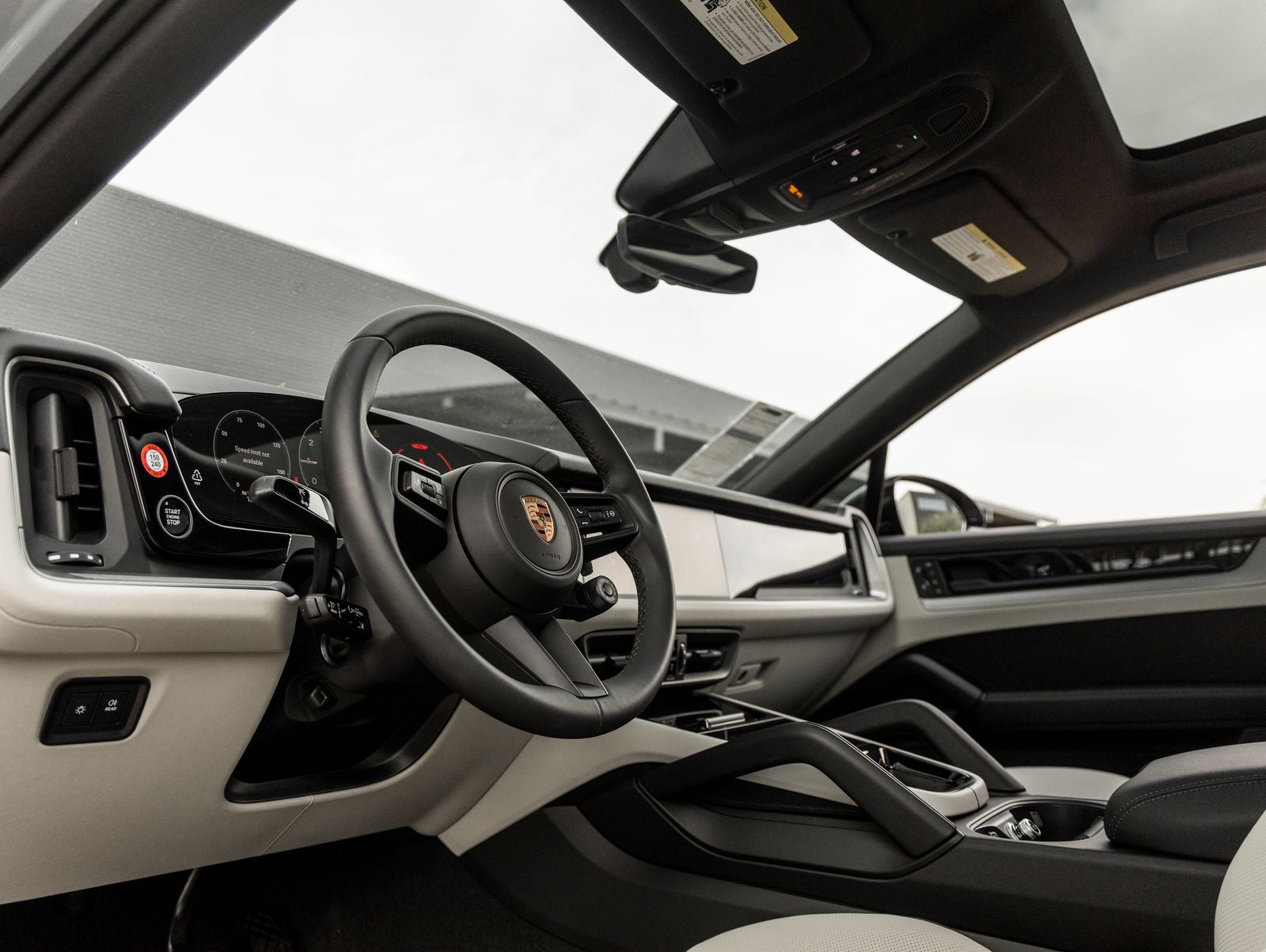 2025 Porsche Cayenne Coup E-Hybrid - Photo 4