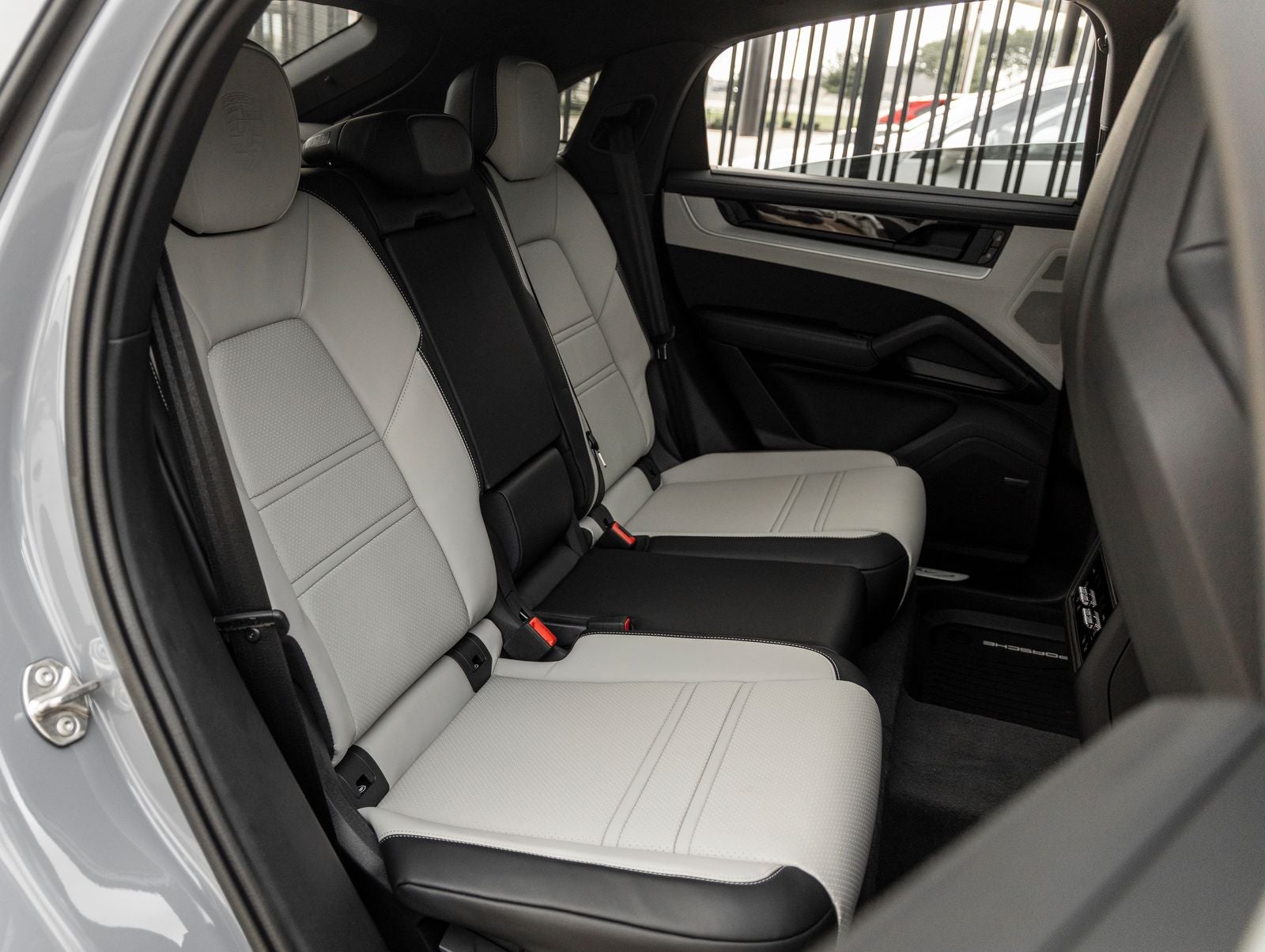 2025 Porsche Cayenne Coup E-Hybrid - Photo 42