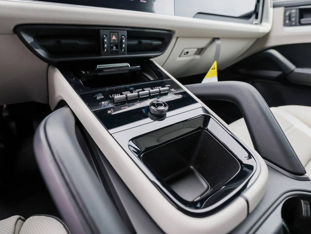 2025 Porsche Cayenne E-Hybrid Coupe