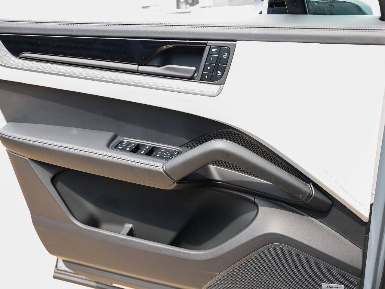 2025 Porsche Cayenne E-Hybrid Coupe