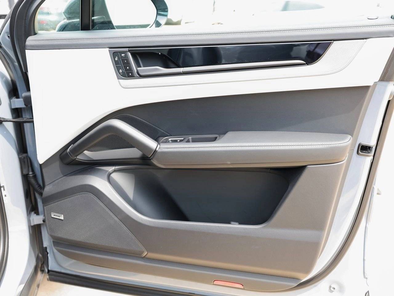 2025 Porsche Cayenne E-Hybrid Coupe