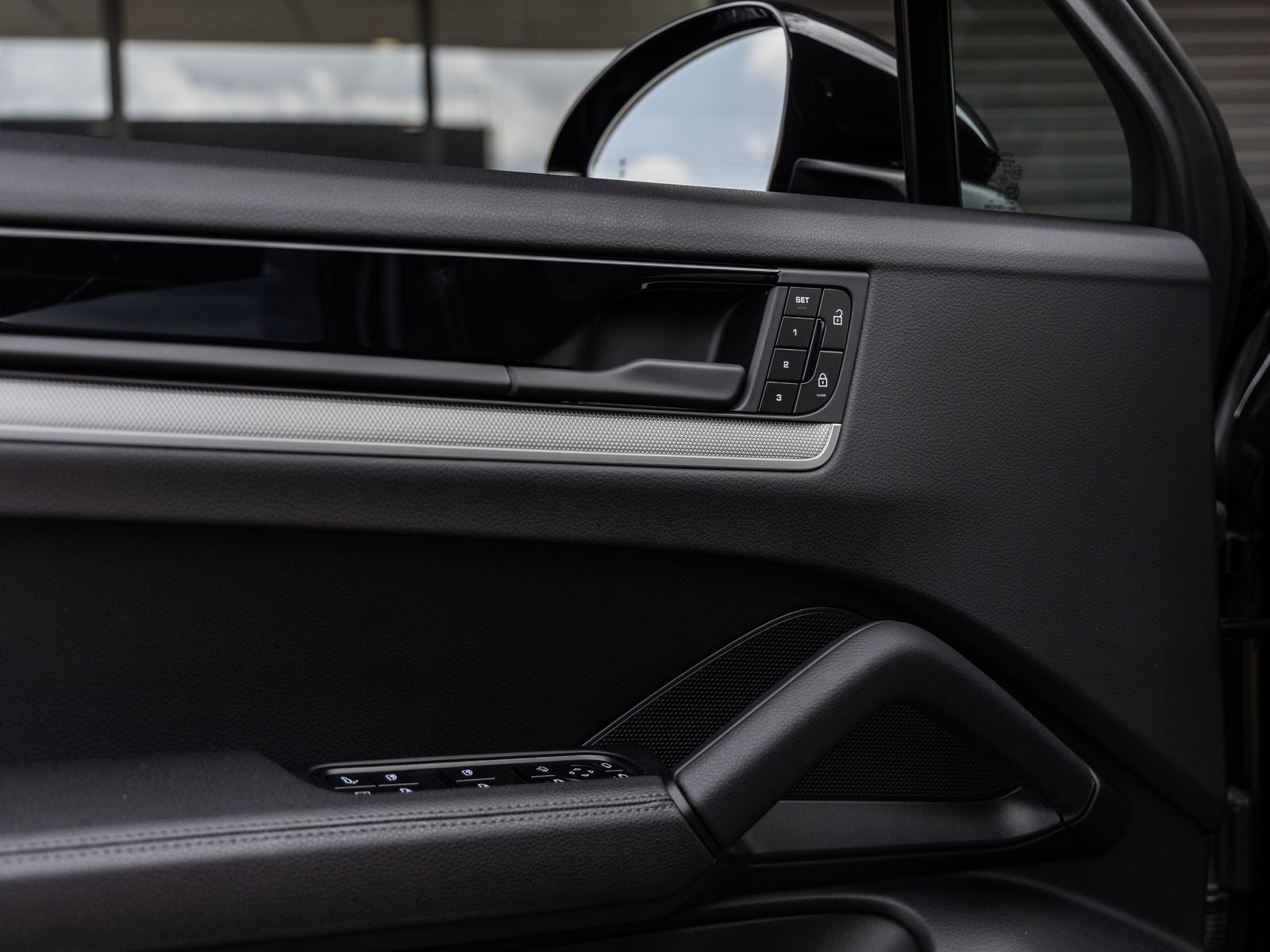2025 Porsche Cayenne Coup E-Hybrid - Photo 22