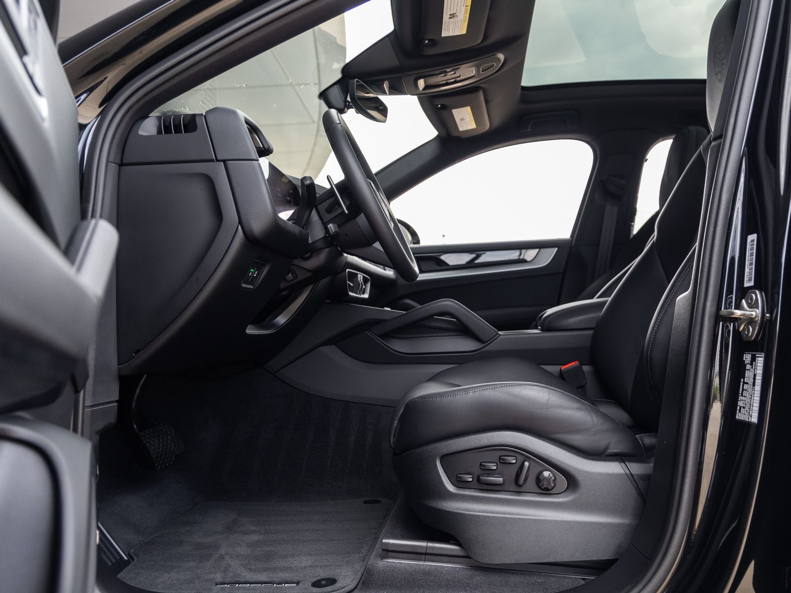 2025 Porsche Cayenne Coup E-Hybrid - Photo 24