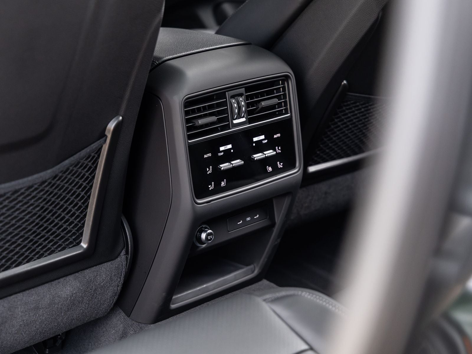 2025 Porsche Cayenne Coup E-Hybrid - Photo 38