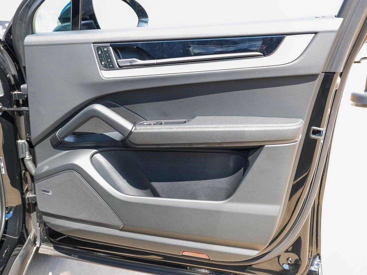 2025 Porsche Cayenne E-Hybrid Coupe