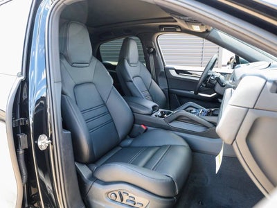 2025 Porsche Cayenne E-Hybrid Coupe