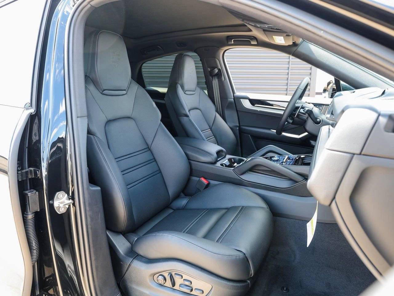 2025 Porsche Cayenne E-Hybrid Coupe