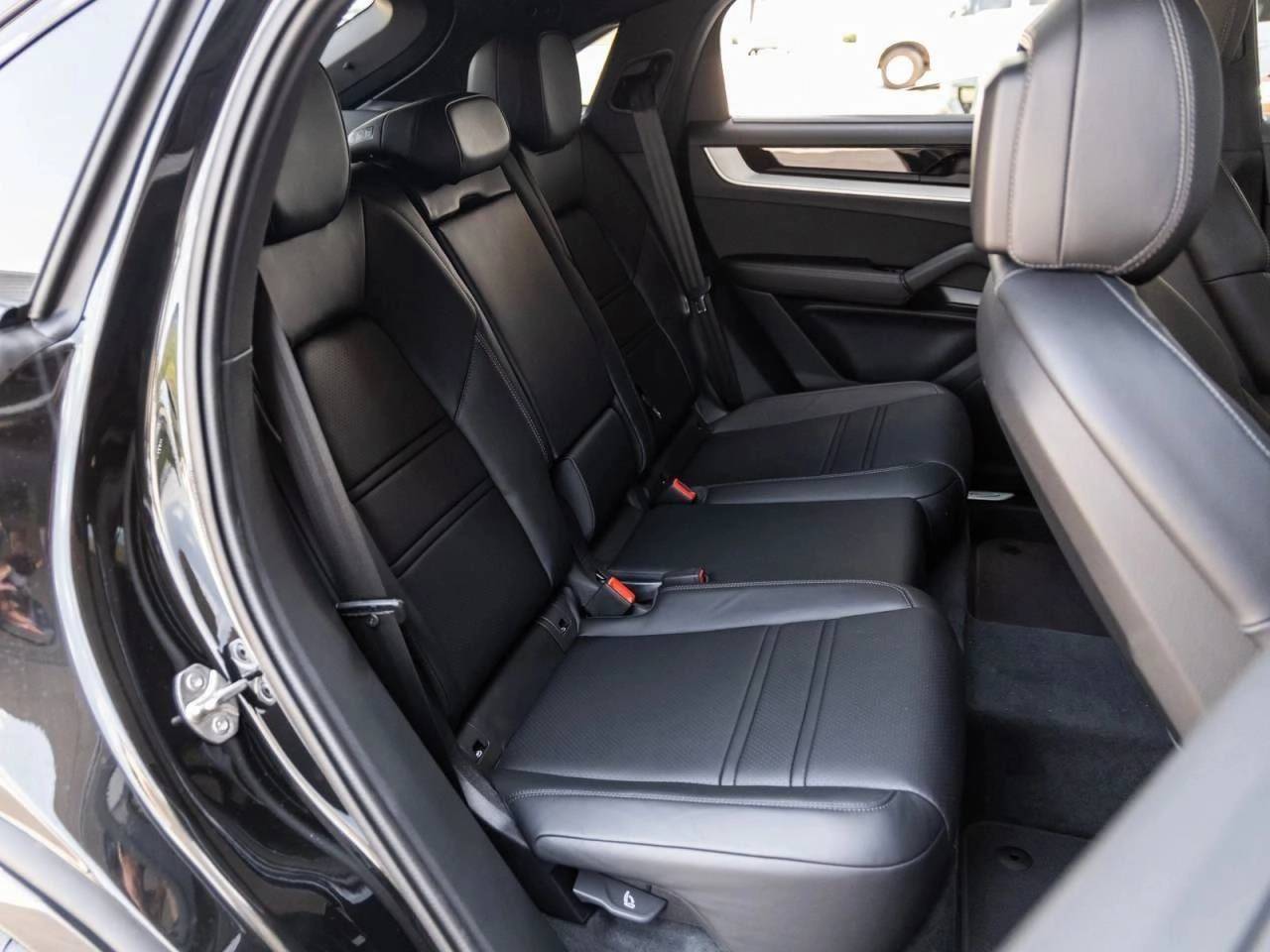 2025 Porsche Cayenne E-Hybrid Coupe