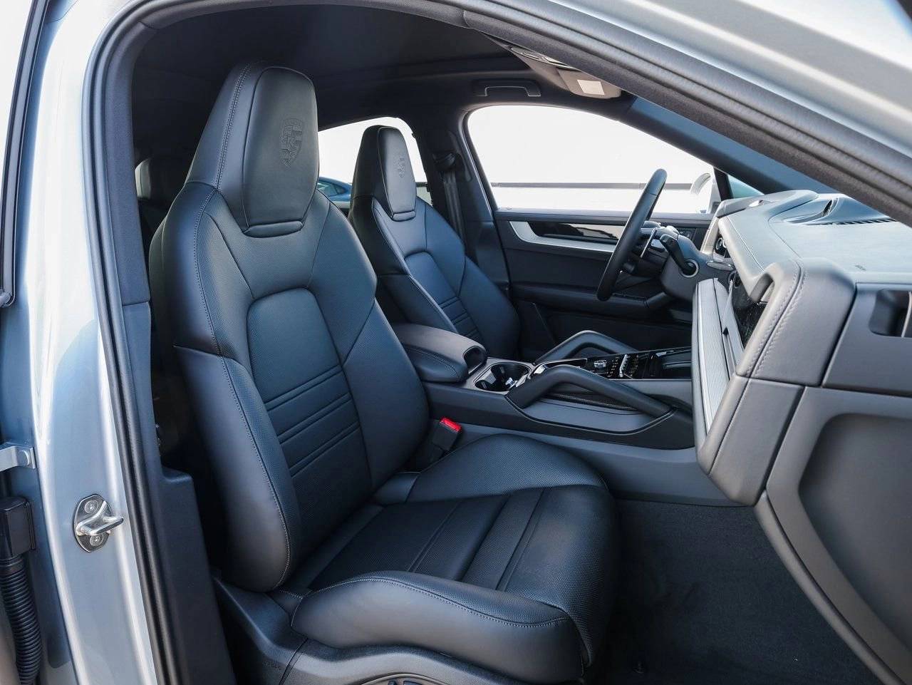 2025 Porsche Cayenne E-Hybrid Coupe