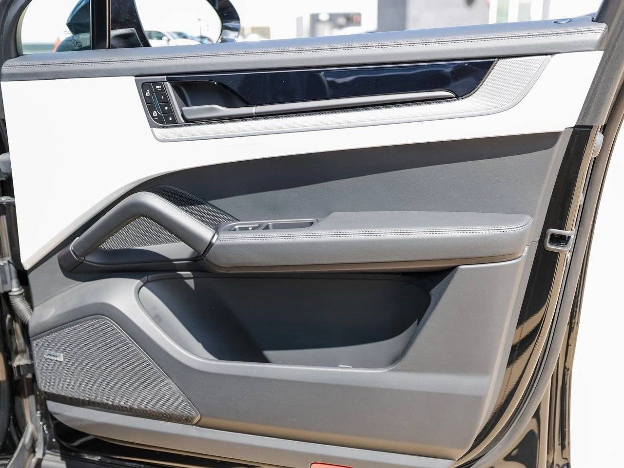 2025 Porsche Cayenne E-Hybrid Coupe