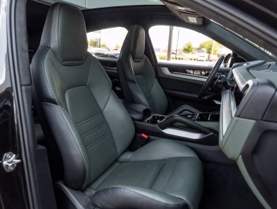 2025 Porsche Cayenne Cayenne GTS Coupe
