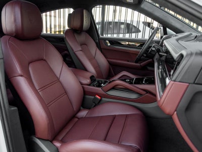 2026 Porsche Cayenne Coupe Cayenne GTS Coupe