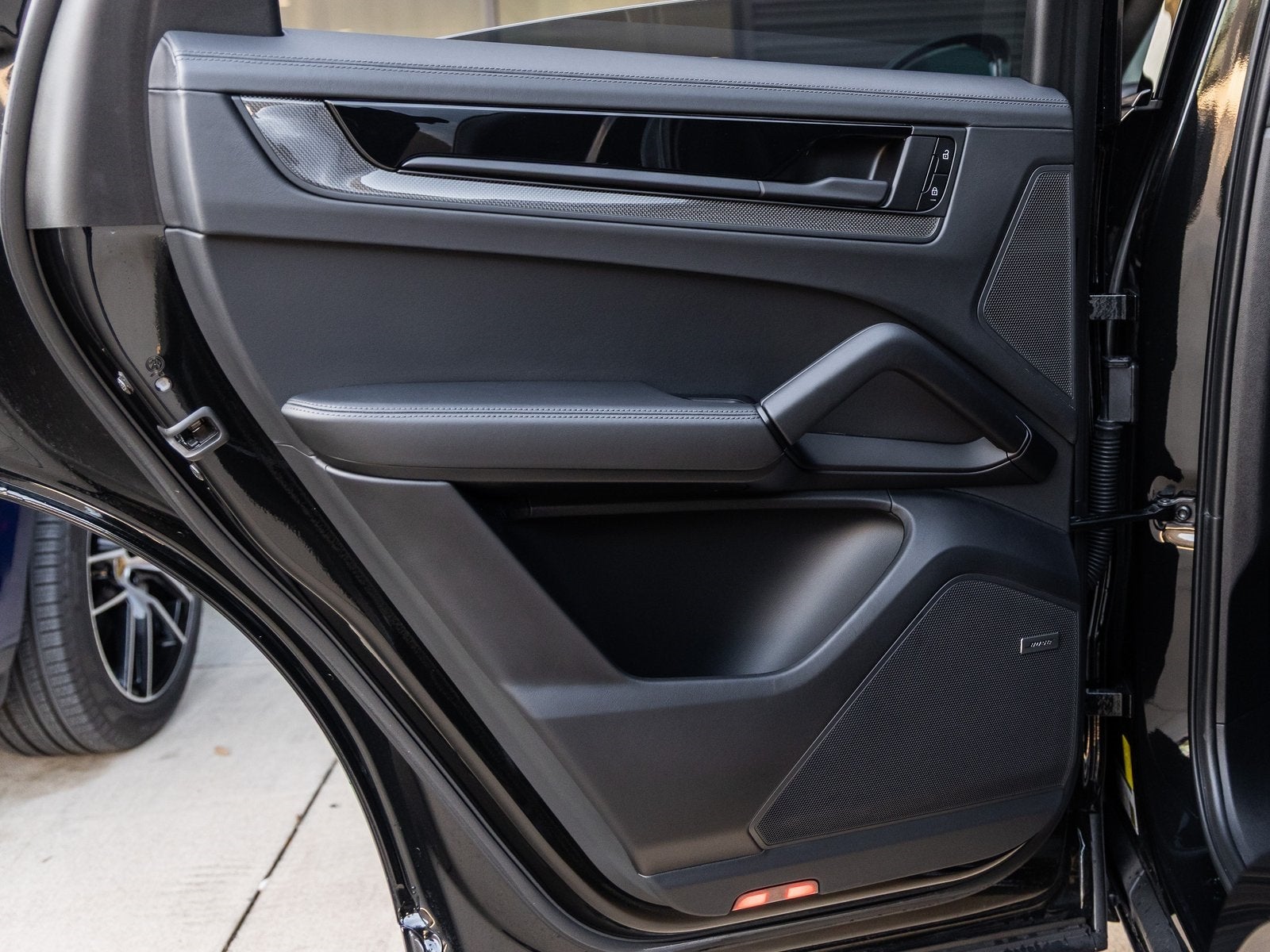 2025 Porsche Cayenne Coupe GTS