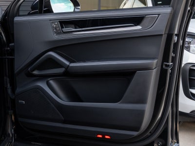 2025 Porsche Cayenne Coupe GTS