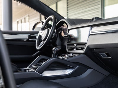 2023 Porsche Cayenne Turbo S E-Hybrid Coupe