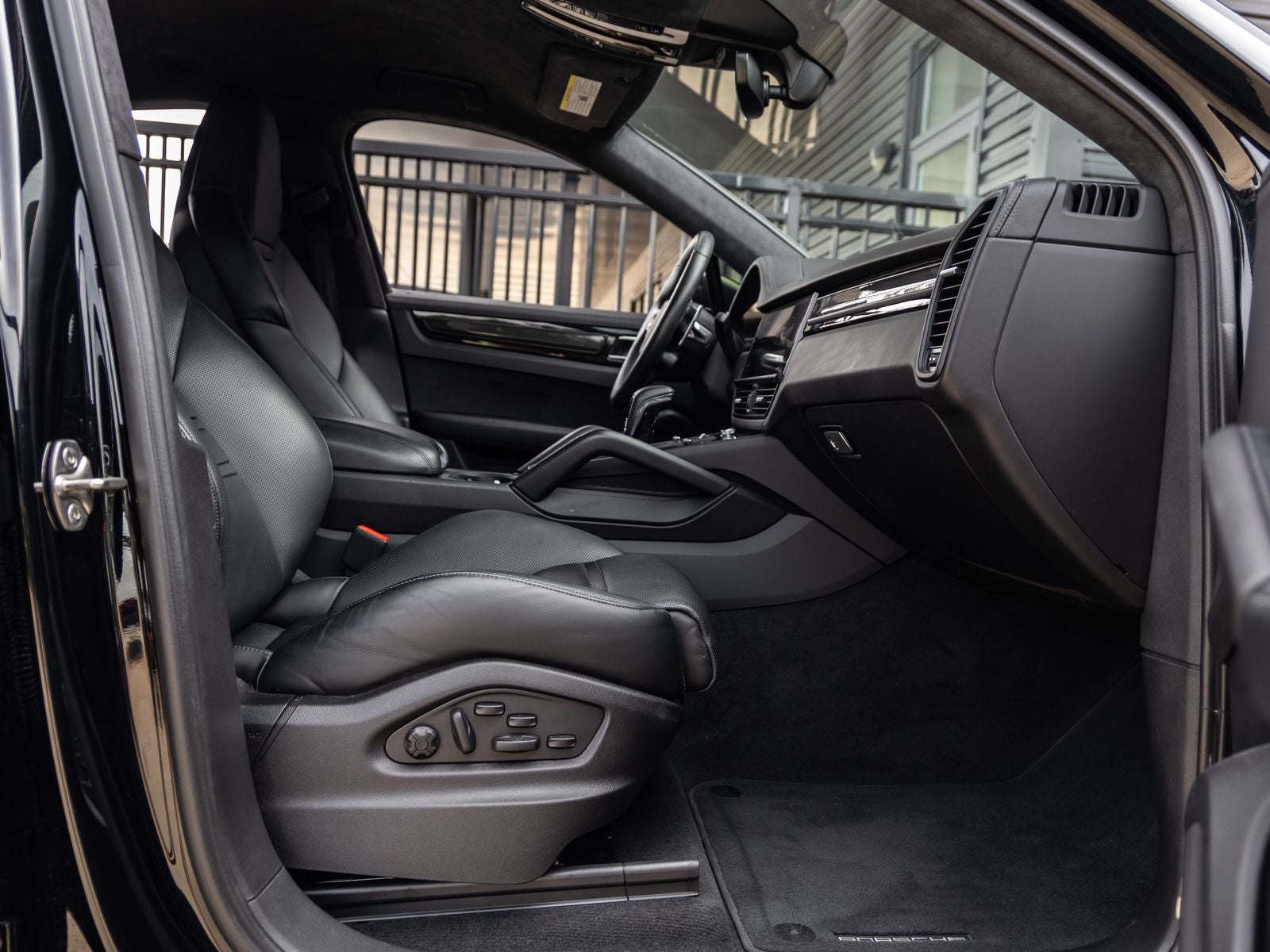 2023 Porsche Cayenne Turbo GT