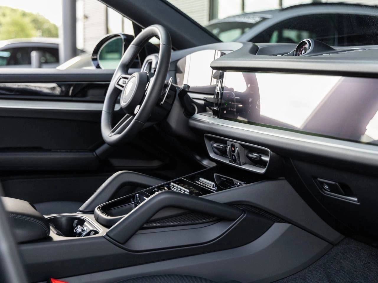 2025 Porsche Cayenne S Coupe