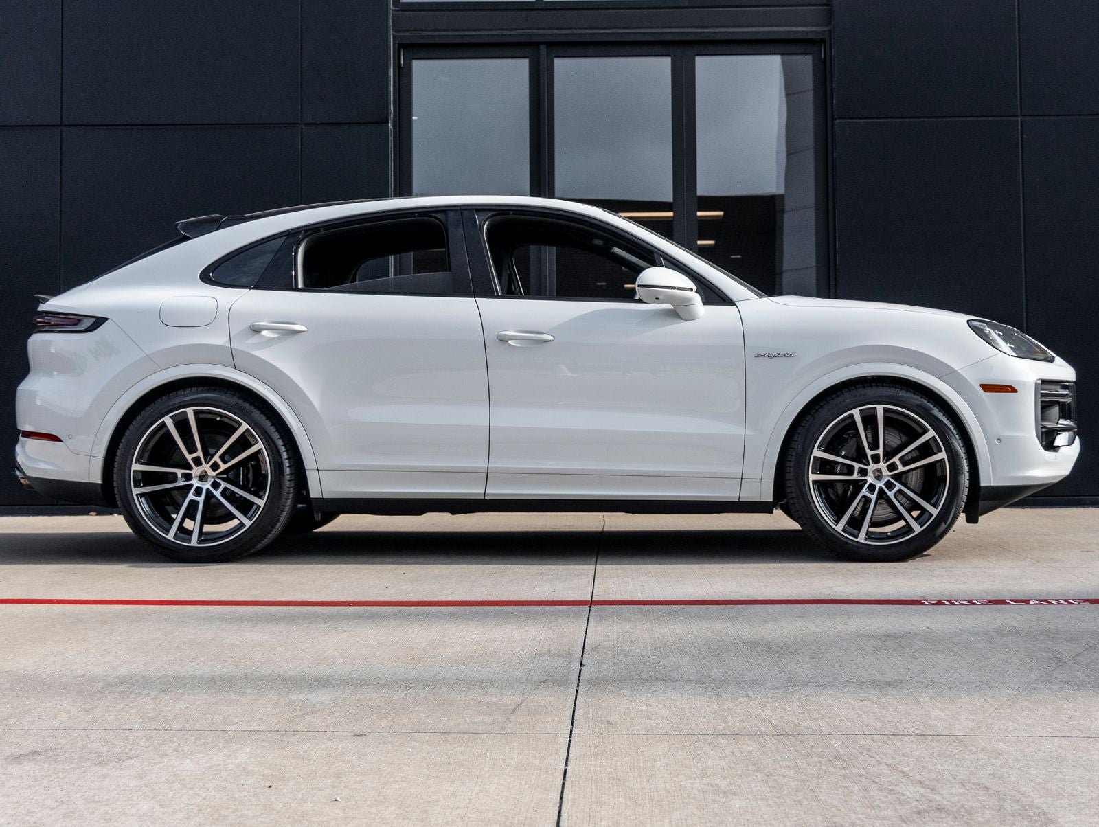 2025 Porsche Cayenne Turbo E-Hybrid Coupe